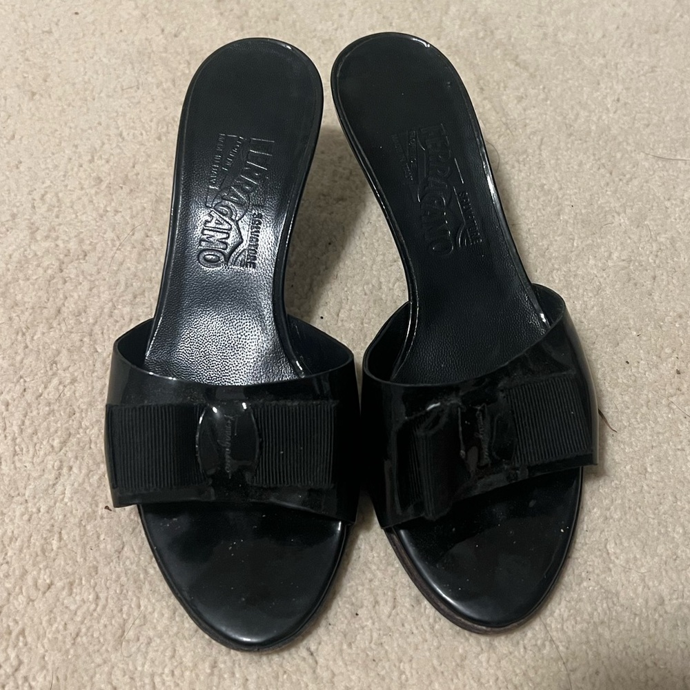 Salvatore Ferragamo Bow Heel Slides in US 6